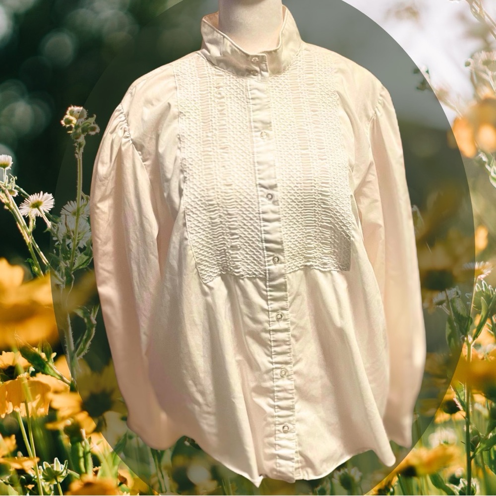 Vintage 80’s white cottagecore button down. Pleated front. Puff sleeve. 42 or XL